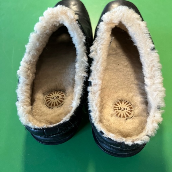 UGG Black and Cream Mules with Cozy Lining - Picture 2 of 6